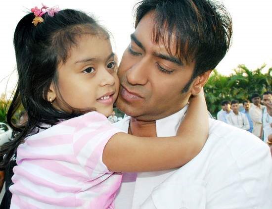 Image Dimension: 550x422 Kids of Bollywood Stars: Ajay Devgan and Kajol, Shahrukh Khan, Akshay and Twinkle Khanna, Saif Ali Khan, Sri Devi and Boney Kapoor, Aamir Khan, Anil Kapoor...