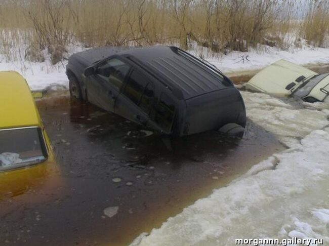 Photos of Ice Fishing in Russia... BTW, it's Cars that are being fished out!!!