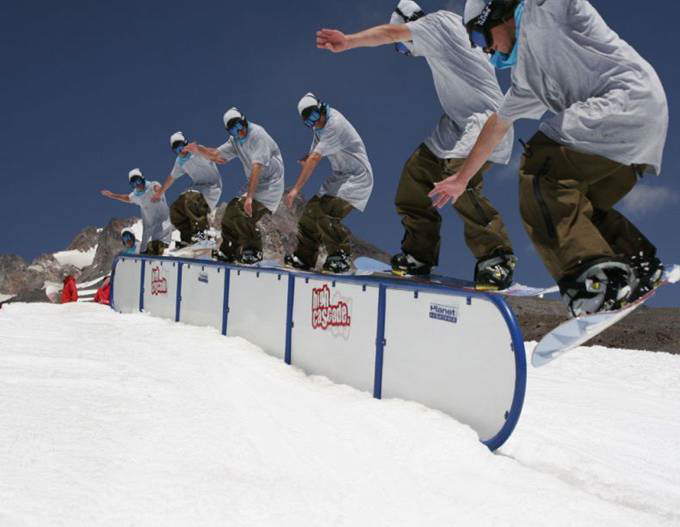 Great Burst-Mode Photography: Ice Skating, Diving, Skateboarding, Biking, Paragliding, Skiing
