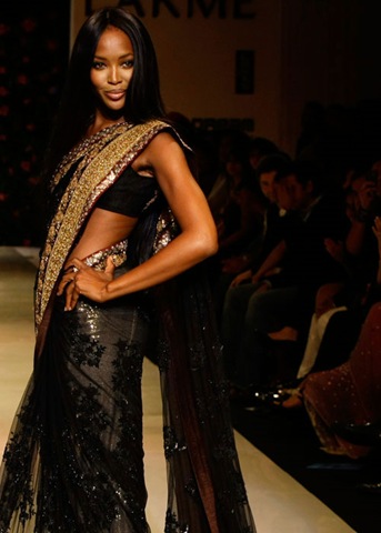 [Naomi campbell in black sari[2].jpg]
