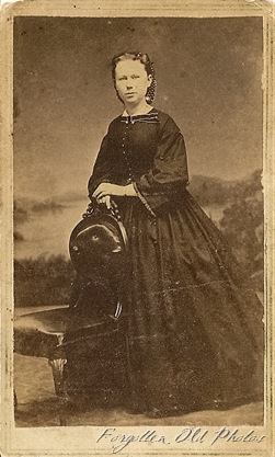 Lady in a big dress CdV Motley AS Lady in a big dress CdV Motley AS