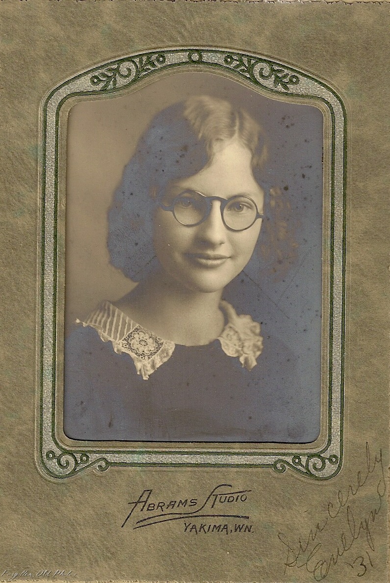 [Evelyn 1931 Motley Ice cream Shop[8].jpg]