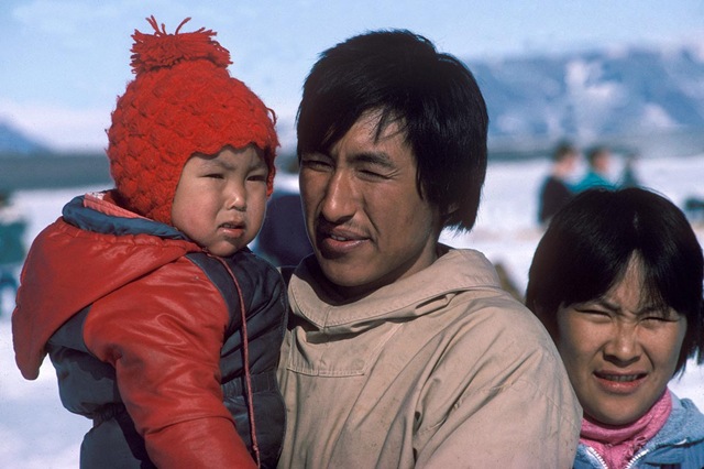 [thule_inuit_family5.jpg]