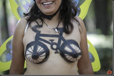 nude-nagie-dziewczyny-babes-rowerach-bicycle-95