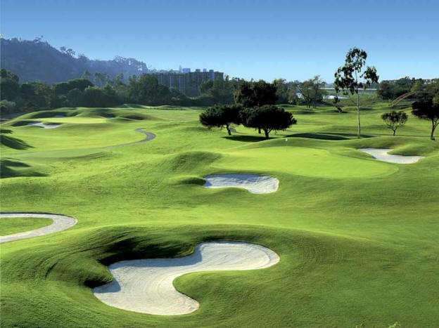 [golfcourse[3].jpg]