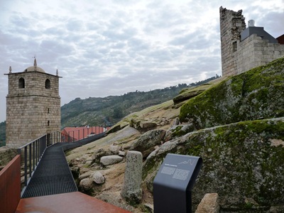 [Castelo Novo - Muralha e entrada este do castelo1[4].jpg]