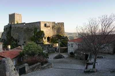 [sortelha - largo do pelourinho e castelo[4].jpg]