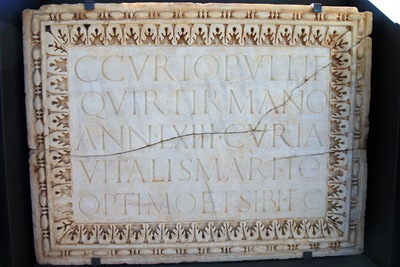 [pedra epigrafada 1[4].jpg]