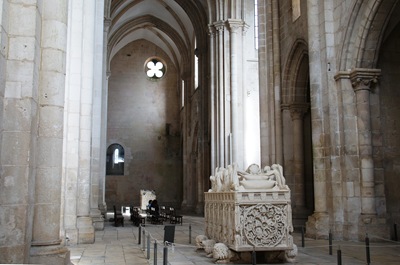 [Mosteiro de Alcobaça - Túmulo de D. Pedro I - 1[4].jpg]
