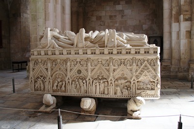 [Mosteiro de Alcobaça - Túmulo de D. Inês de Castro[4].jpg]