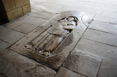 [Mosteiro de Alcobaça - laje sepulcral dum abade de Cister 2[4].jpg]