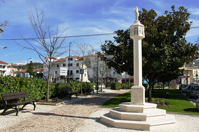 [Porto de Mós - praça do rossio - homenagem ao centenário da república[4].jpg]