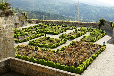 [Linhares - inatel - jardim com buxos 1[4].jpg]