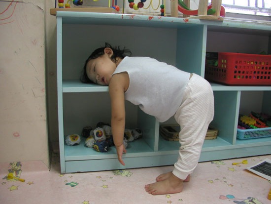 [sleeping small girl[6].jpg]
