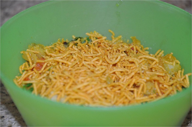 [Pohe With Bhujiya[5].jpg]