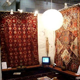 Japanese modan taste with carpet 全体は日本の伝統と現代を取り入れたテイストです。 そこに、遠く離れた草原や砂漠の遊牧民の織ったじゅうたんが 見事にマッチしています。