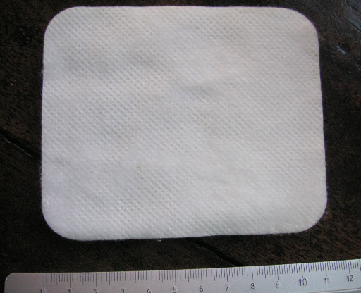 4. Compresses larges Monoprix à bords arrondis 11 cm x 9 cm ; épaisseur 0,5 cm