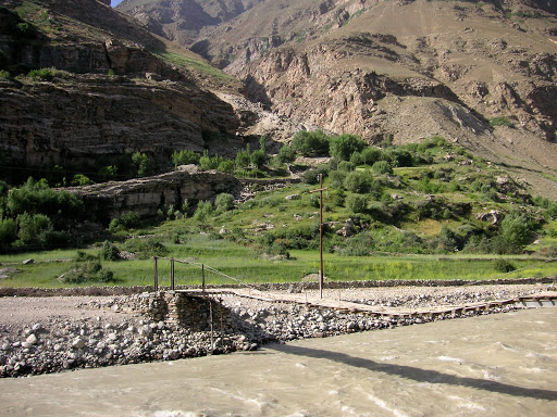 Entrée du vallon de Sangou Dara, Est de Khorog (Pamir occidental), 2325 m, 6 juillet 2008. Photo : Jean-Marie Desse