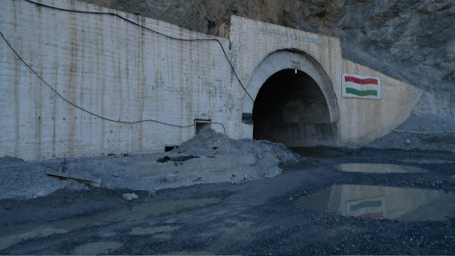 Entrée du tunnel d'Anzob Pass, 25 juillet 2009. Photo : J.-F. Charmeux