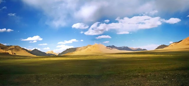 Le Grand Pamir près de Chechekty (3900 m). Photo : Robert Middleton