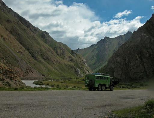 Confluent de l'Ottuk et de la Sary Dzhaz (2700 m), 8 juillet 2006. Photo : B. Lalanne-Cassou