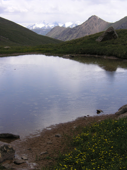 Lac (3850 m) au Sud de la Chon Ashu Pass (Terskey Alatau, Kyrgyzistan), 8 juillet 2006. Photo : J. Michel
