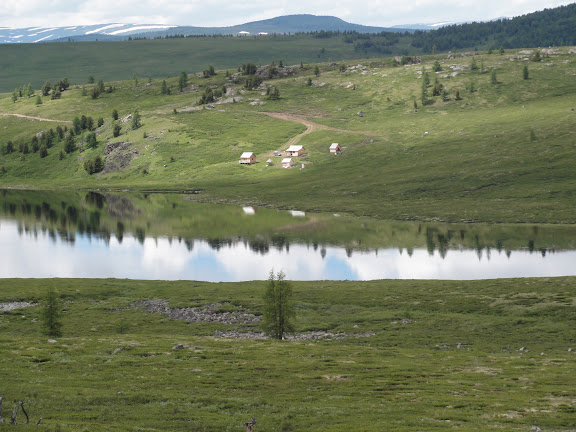 Le lac Ozero Bezimyannoe (Chibitka ?) (2150 m) dans les Monts Severo-Chuyskij (au nord d'Aktash). 12 juillet 2010. Photo : B. Lalanne-Cassou