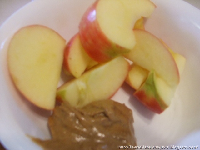 [apple slices almond butter[6].jpg]