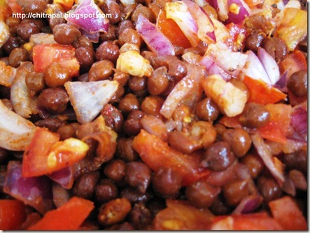 Chitra Pal Khatte Chole Chaat