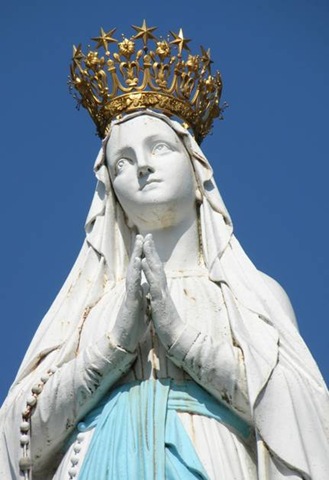 [Crowned Virgin Mary[7].jpg]