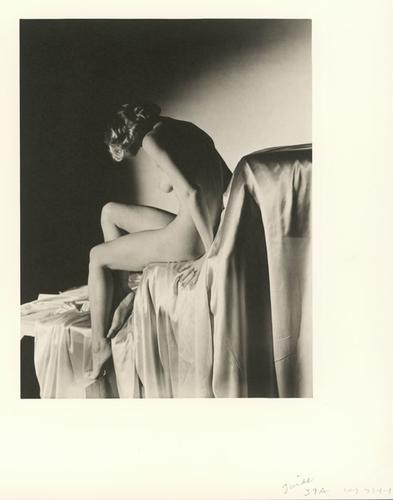 Lisa on Silk ( getting up ), 1940.jpg