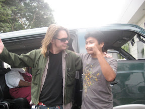 Mr. Pirner y Manuel (diciendole que admira mucho su grupo y si pod&iacute;a llevarlo a la prueba de sonido &iexcl;&iexcl;&iexcl;y acepto!!!)