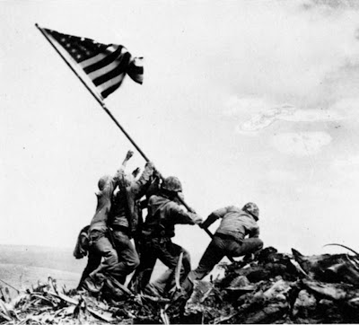 23 de febrero de 1945 por el fotógrafo Joe Rosenthal en la isla de Iwo Jima, Japón.