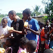 giving hotdogs in Munoz Batey (77).jpg