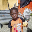 giving hotdogs in Munoz Batey (79).jpg