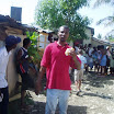 giving hotdogs in Munoz Batey (86).jpg