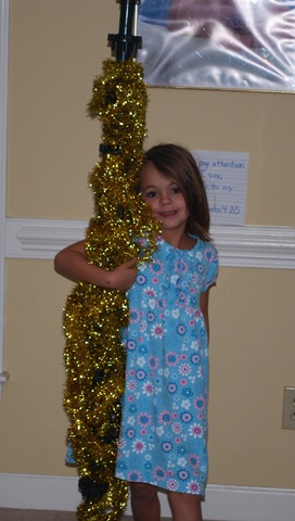 [putting up christmas tree (2)[3].jpg]