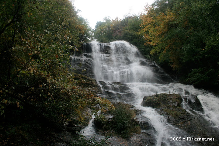 I thought this was a decent side shot of the falls.
