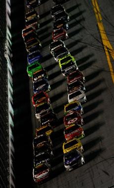 [2010 Daytona 500 Scott Speed leads restart[3].jpg]