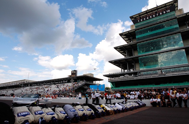 [2009 Indianapolis NSCS 48 team kisses the bricks[4].jpg]