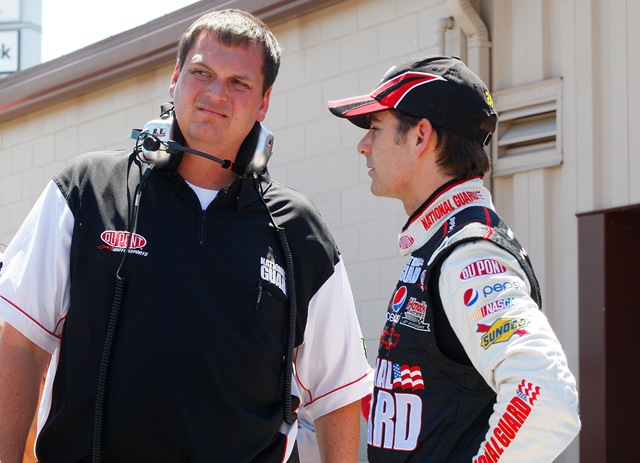 [2009 Michigan June NSCS practice Jeff Gordon Steve Letarte[3].jpg]