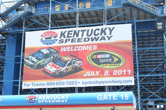 [2010 Kentucky Schedule Announcement Aug Billboard[4].jpg]