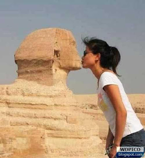 Kissing Sphinx