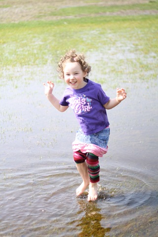 [Puddle Jumping 032[4].jpg]