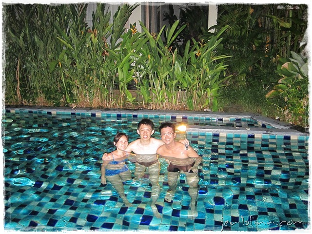 [night swim[12].jpg]