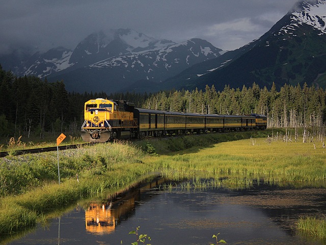 [6Railroadsthroughgreenvalleyandmount[2].jpg]