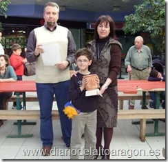 Iván Matias, con su trofeo de 1º clasificado sub-8.