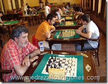 Juan Carlos González (presidente del Club), que comenzó con buen pie con 2/2 y en la 3ª ronda jugó en el primer tablero