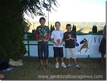 Podio del Torneo Infantil. En el centro, Jorge Ballarín (campeón), izquierda, Izquierda (subcampeón) y a la derecha, Fernando Ereza ( 3º clasificado).