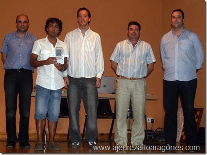 Del Rey con Vallejo recibiendo el premio